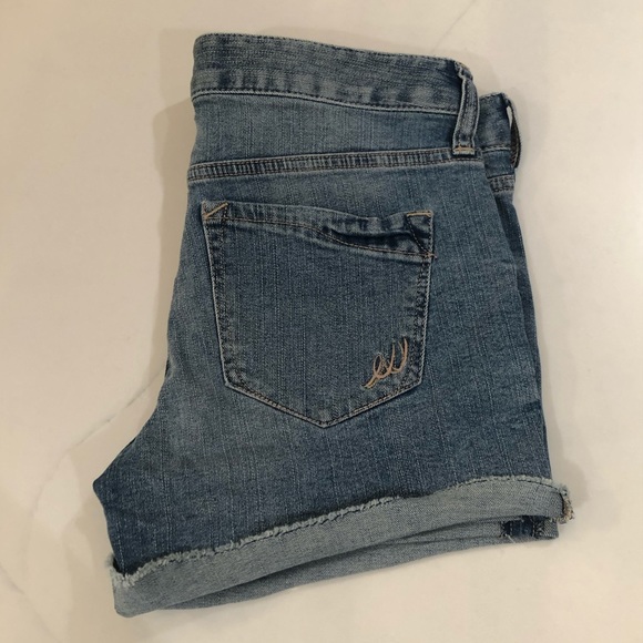 Express jean shorts - Picture 5 of 5